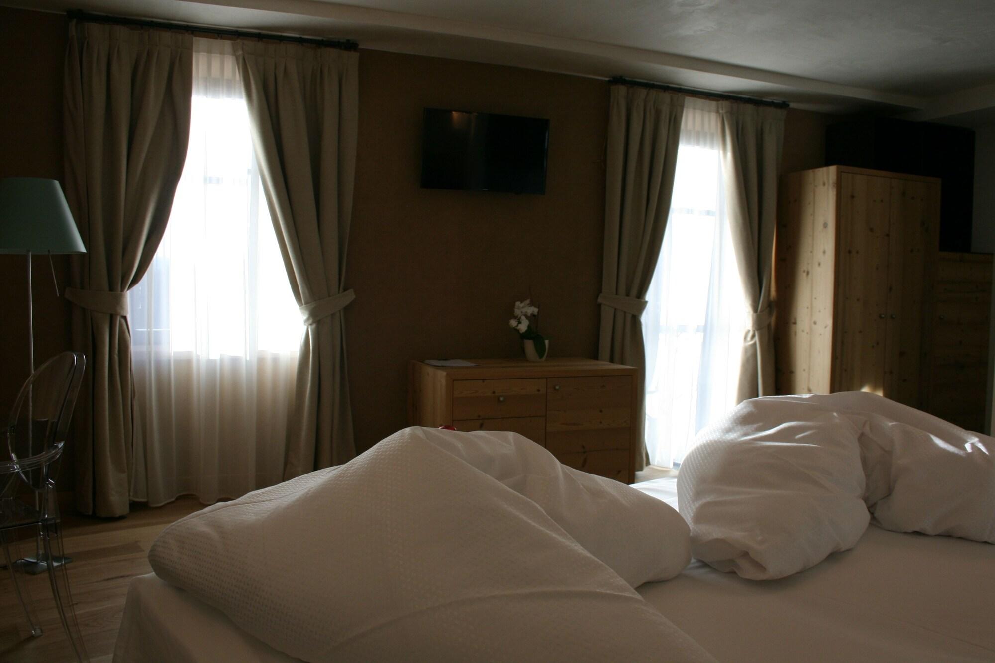 Hotel Orso Grigio Cavalese Eksteriør billede