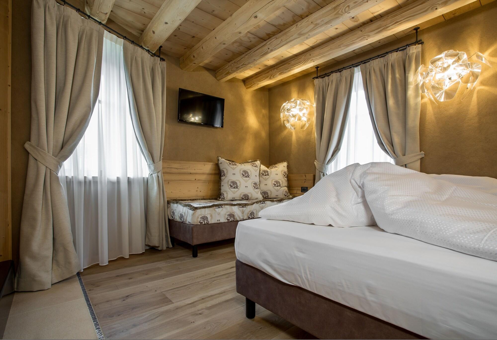 Hotel Orso Grigio Cavalese Eksteriør billede