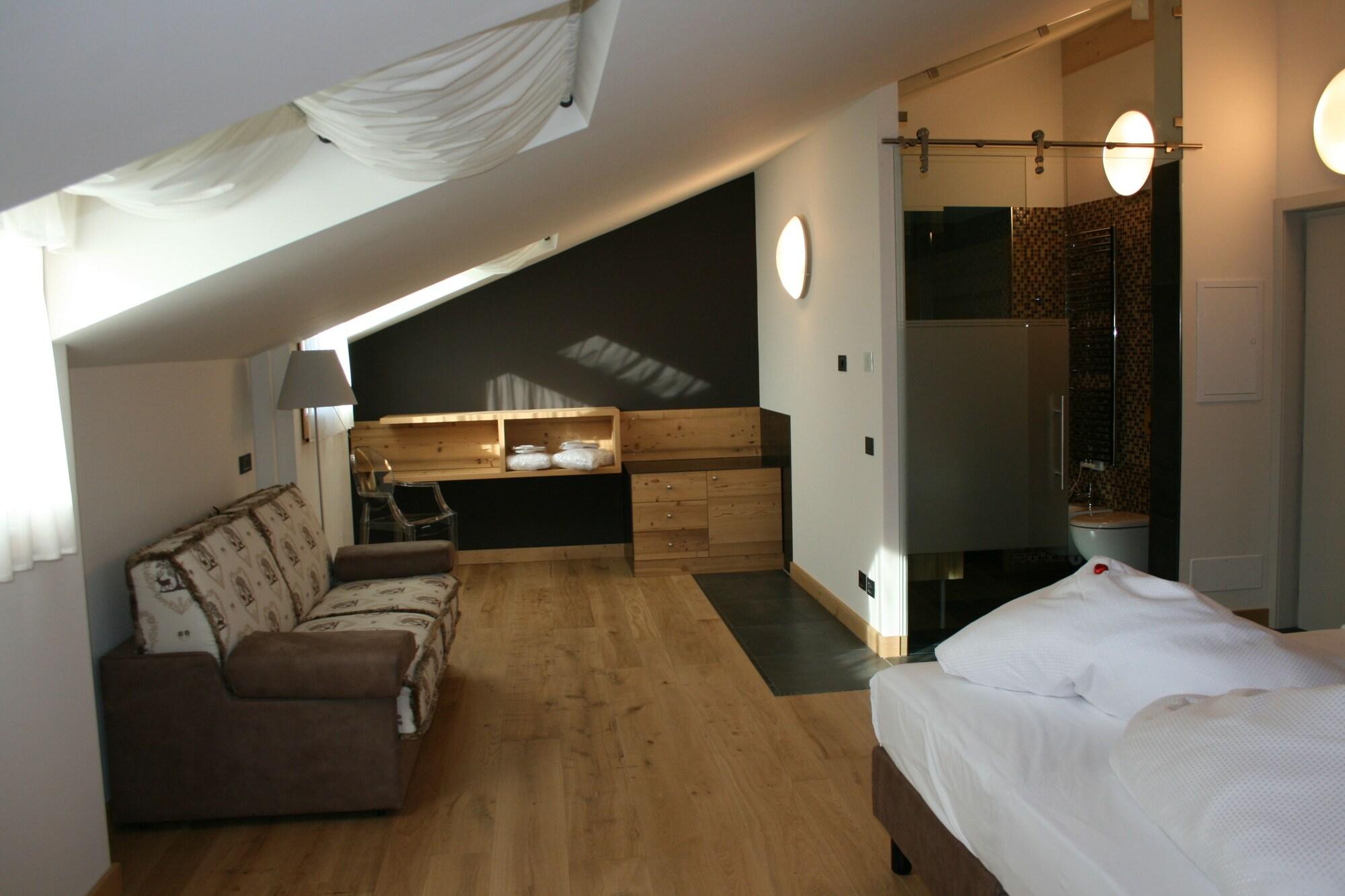 Hotel Orso Grigio Cavalese Eksteriør billede